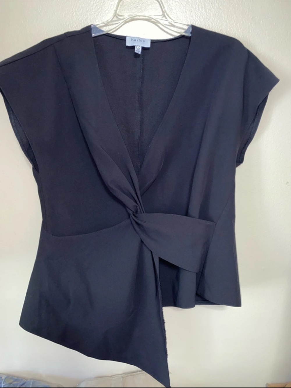 Halilyn Black Twist-Front Cap Sleeve Top Size